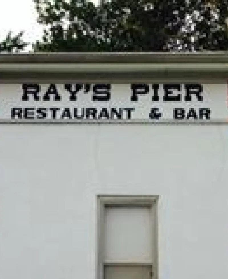 Ray's Pier Restaurant signage Photo
