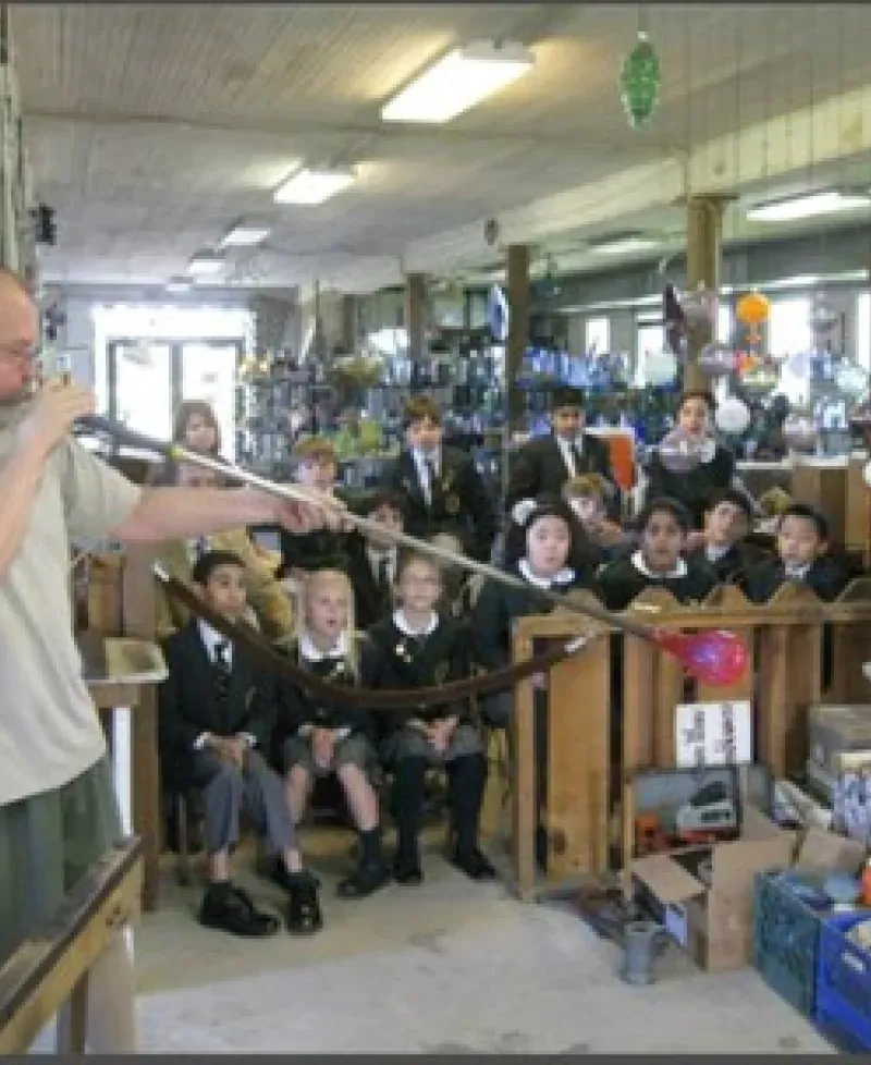 Man glass blowing Photo