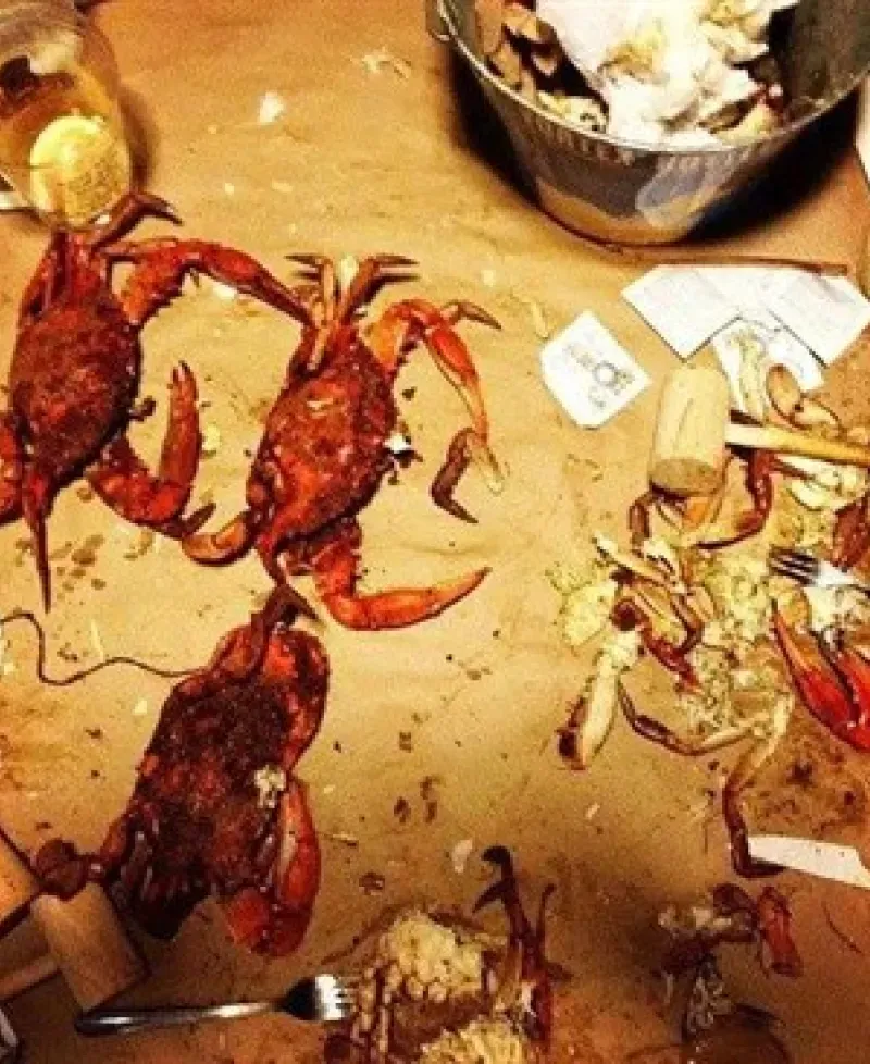 cracking crabs Photo
