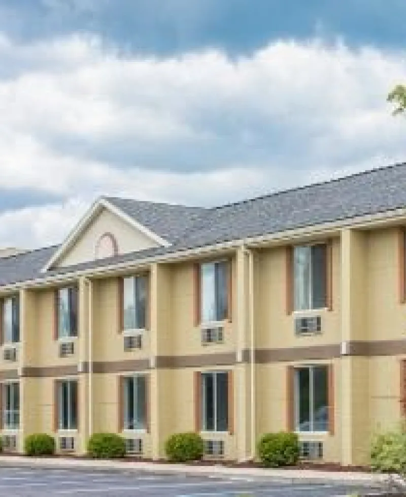 Quality Inn &amp; Suites-Frostburg exterior view Photo
