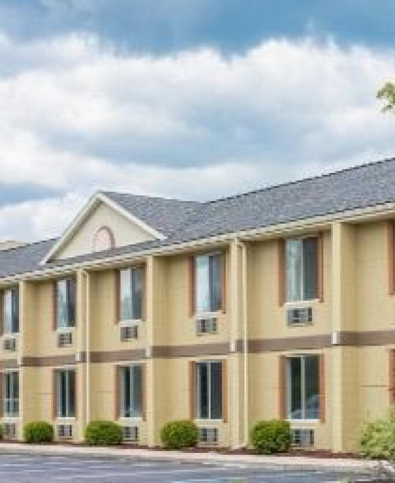 Quality Inn &amp; Suites-Frostburg exterior view Photo