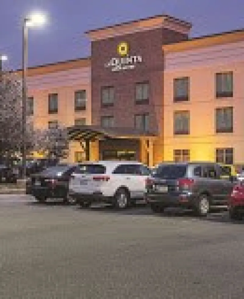 LaQuinta Inn &amp; Suites-Edgewood/Aberdeen South exterior view Photo