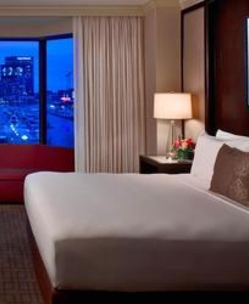Royal Sonesta Harbor Court Baltimore guest room Photo