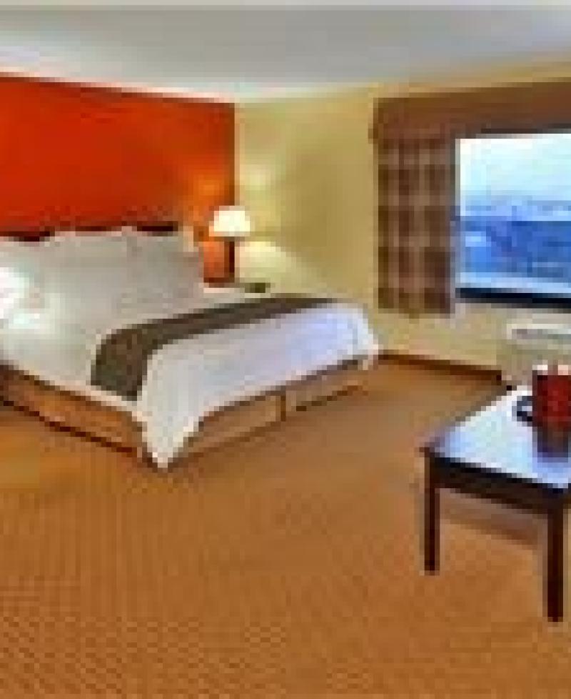 Interior standard room at Best Western Hotel &amp; Conference Center-Baltimore Photo