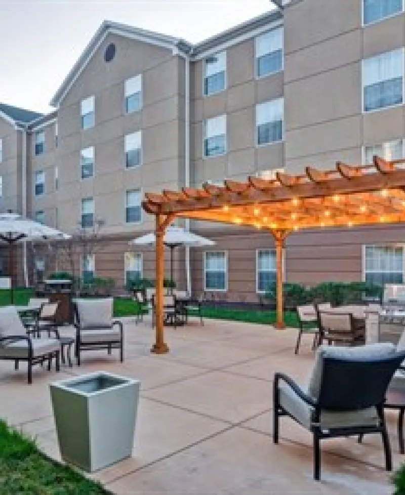 Homewood Suites by Hilton-BWI courtyard Photo