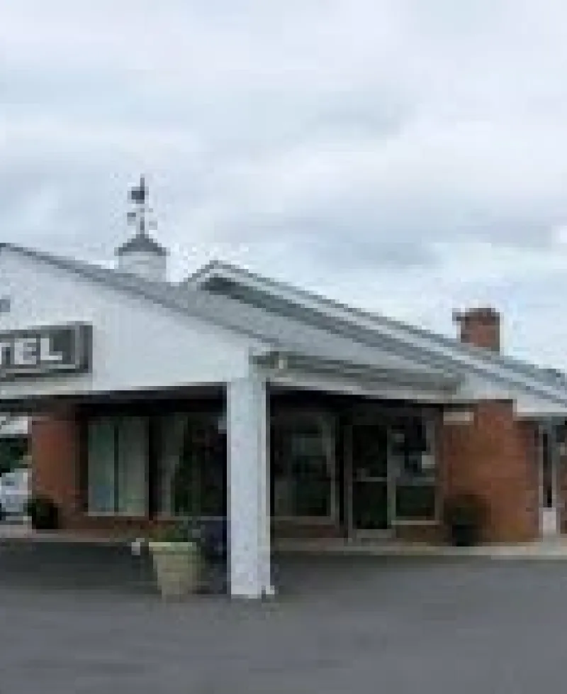 Charlotte Hall Motel exterior view Photo