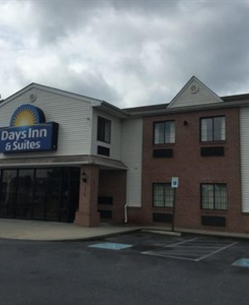 Days Inn by Windham-Cambridge exterior view Photo