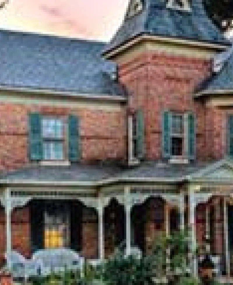 Parsonage Inn Photo