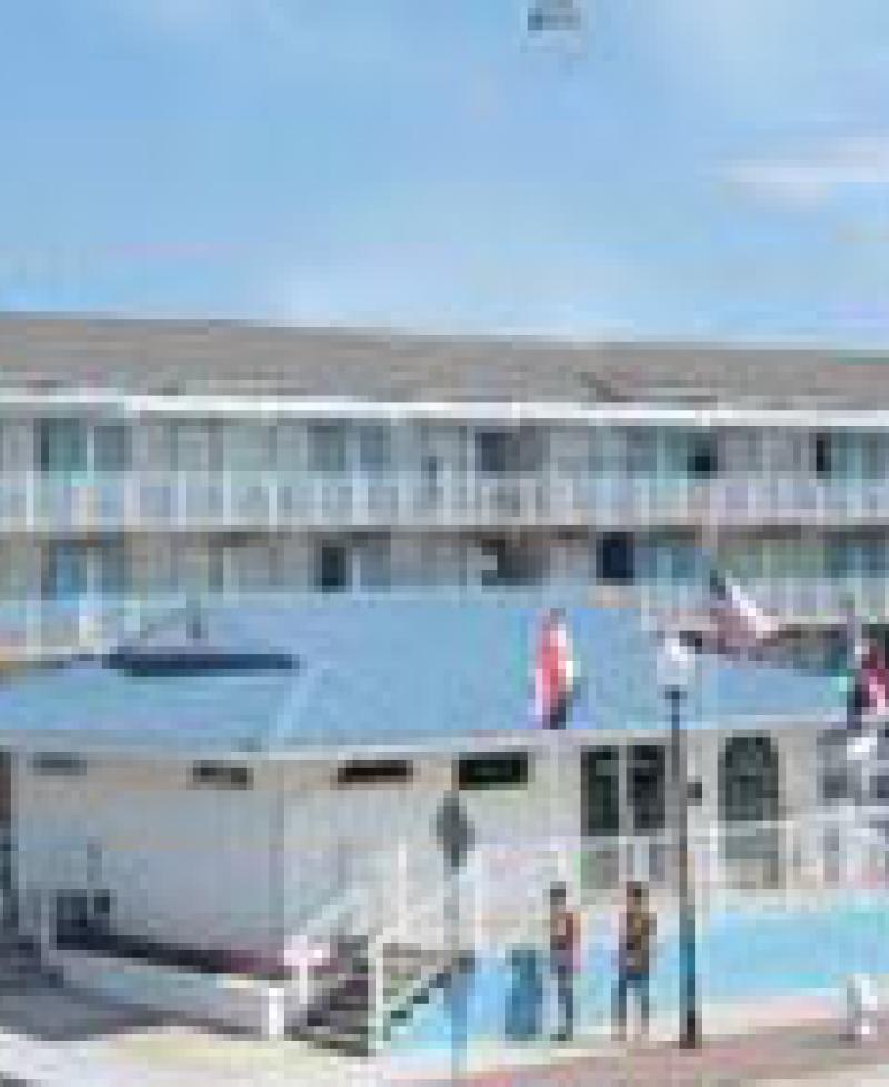 Thunderbird Beach Motel exterior view Photo