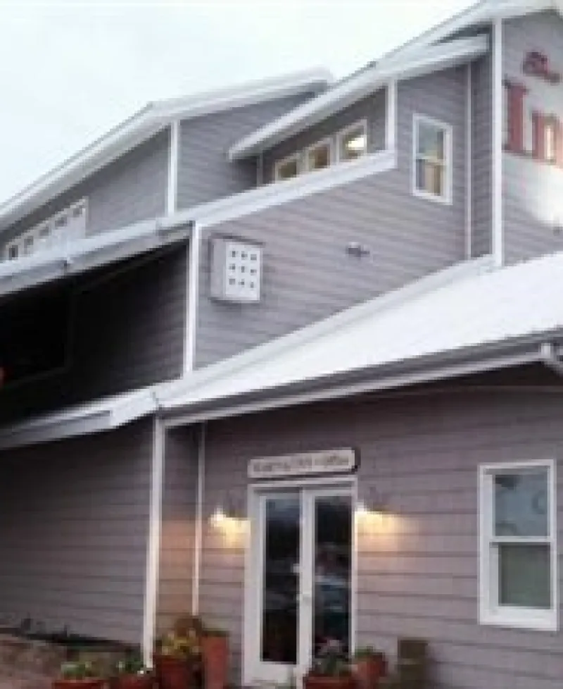 Knapp's Narrow Inn Photo