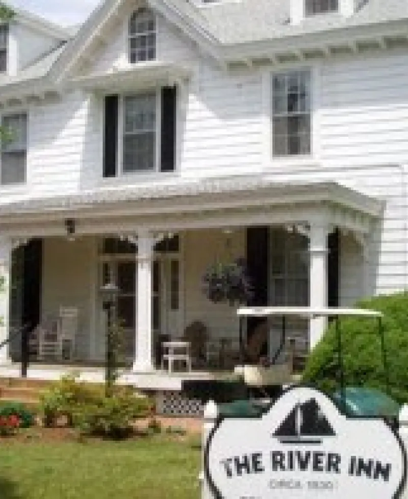 River Inn at Rolph's Wharf exterior view Photo