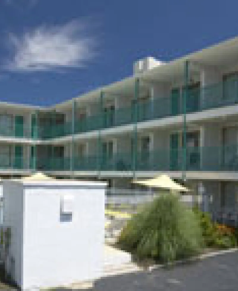 Shangri-La Motel Photo