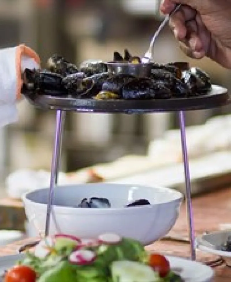 Picture of muscles in butter sauce with a beer Photo