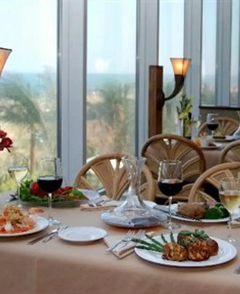 Horizons Restaurant interior Photo