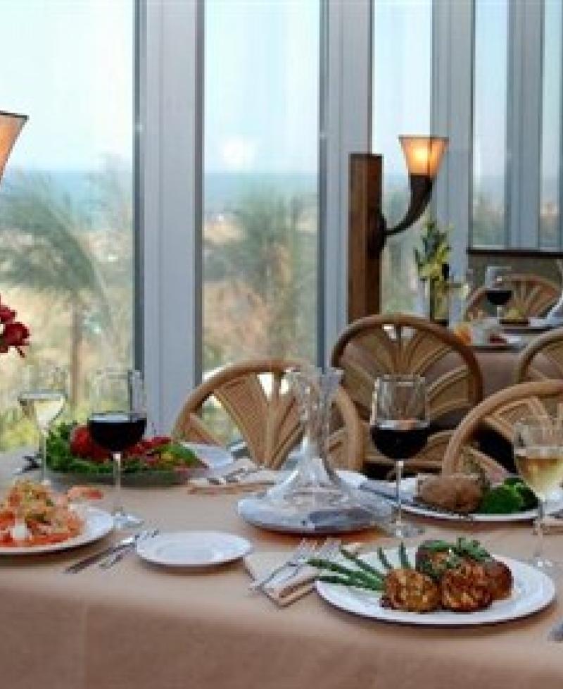 Horizons Restaurant interior Photo