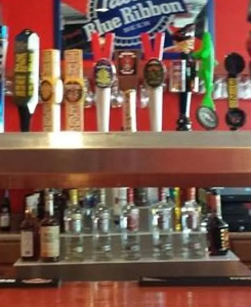 The Draft Sports Bar and Grille interior Photo