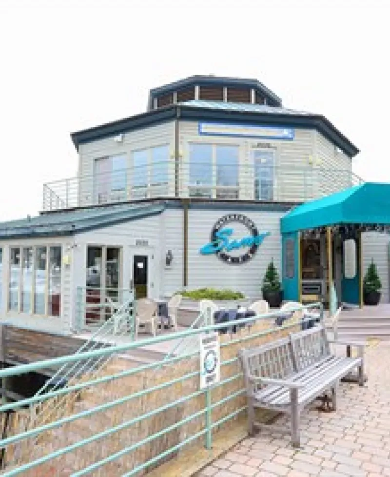 Sam's on the Waterfront exterior view Photo