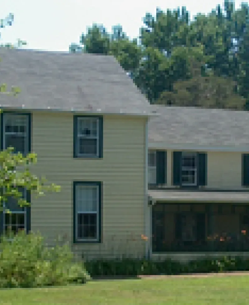 photo of old wooden house Photo