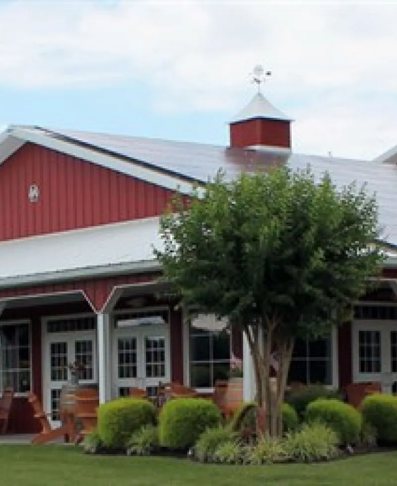 Picture of a red building. Photo