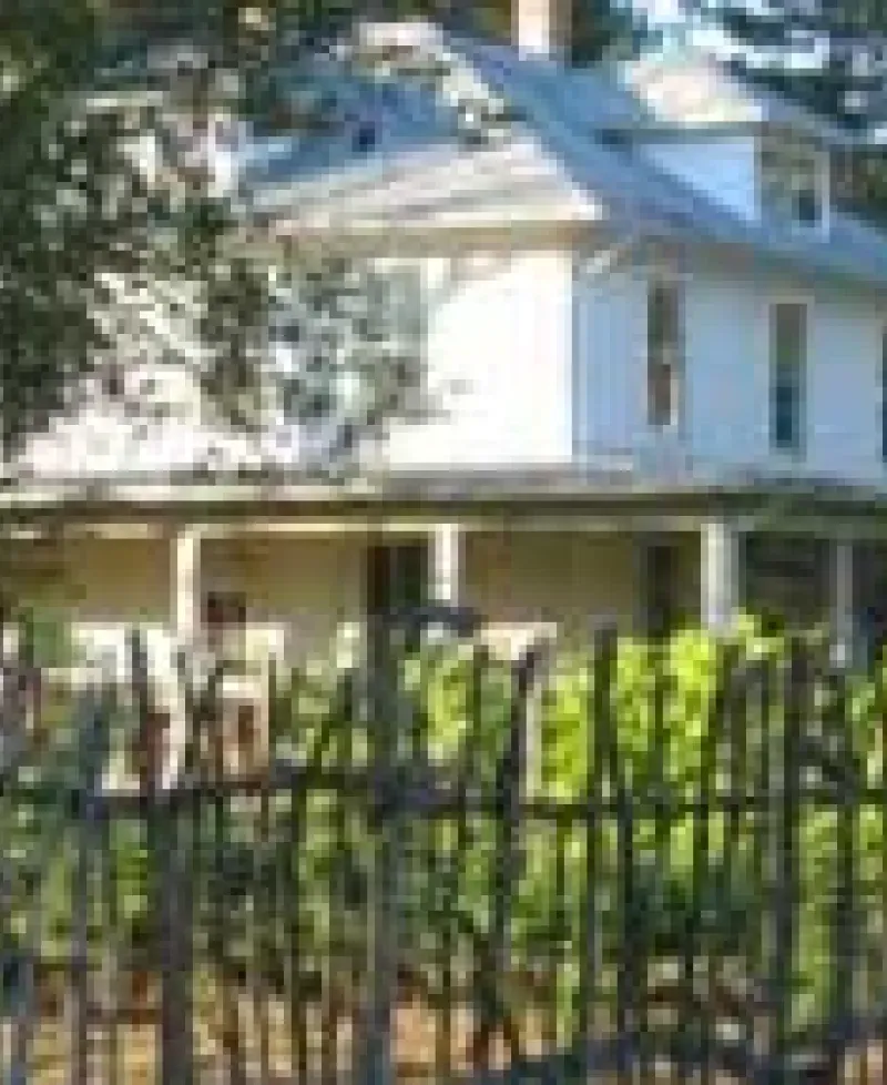 Farmhouse exterior Photo