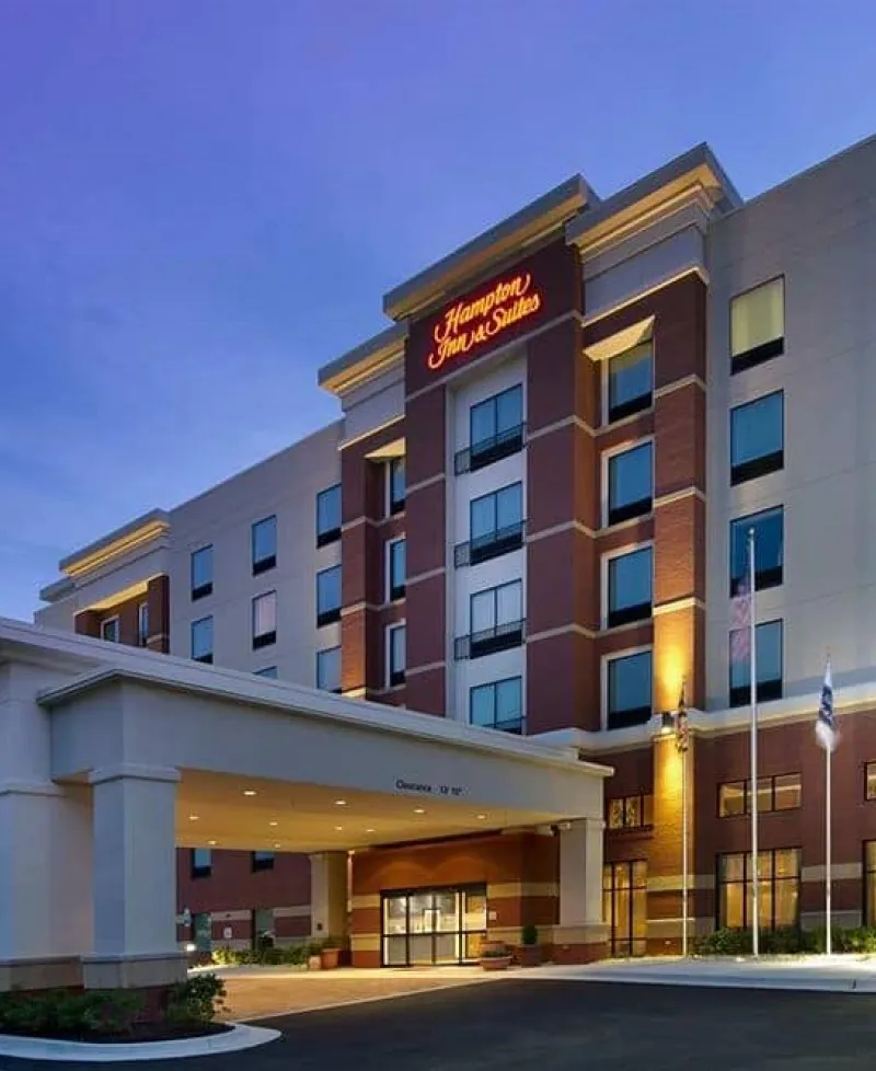 Hampton Inn &amp; Suites-Washington, DC North/Gaithersburg night exterior view Photo