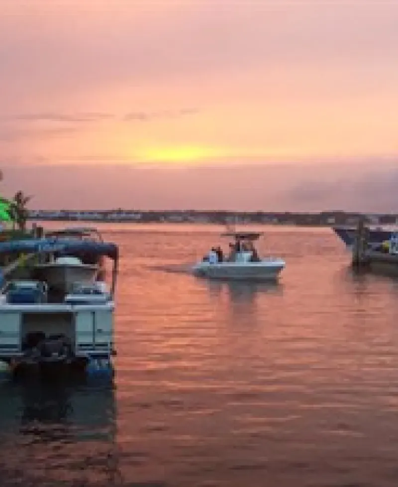 Sunset at de Lazy Lizard. Photo