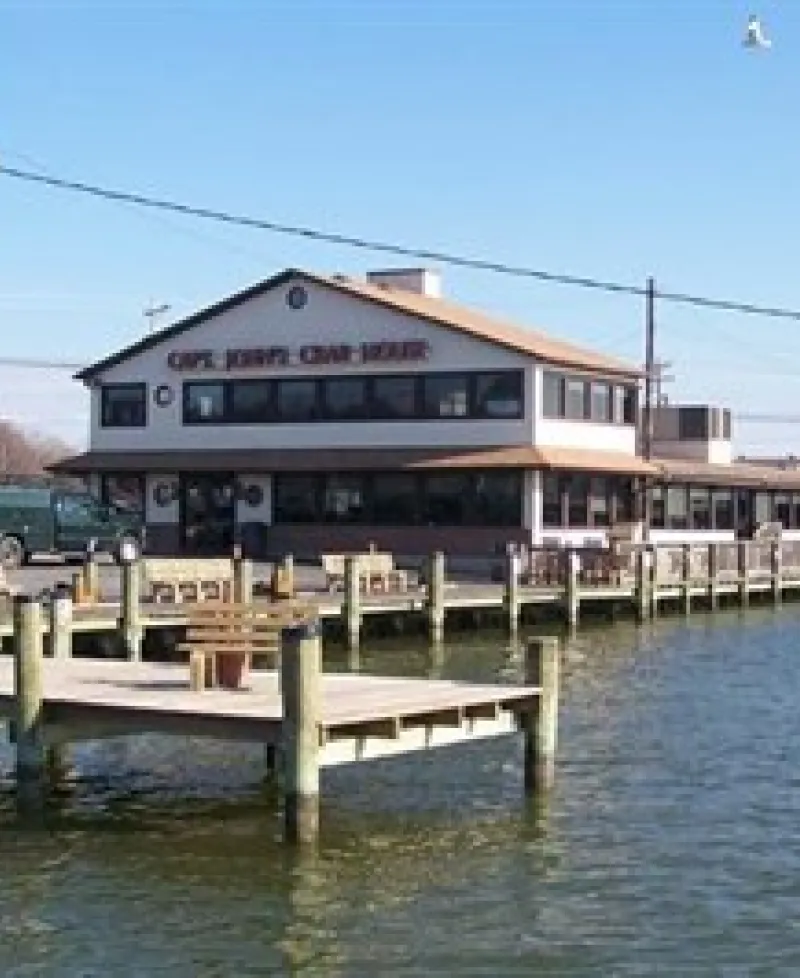 Captain John's Crabhouse on the water complete with marina Photo