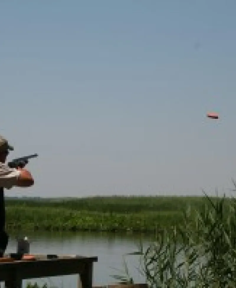 Man shooting a clay pigeon Photo