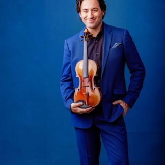 photo of musician with violin Photo