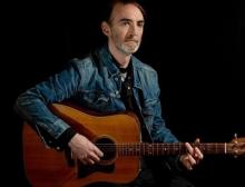 Fingerstyle guitarist Zeb Gould Photo